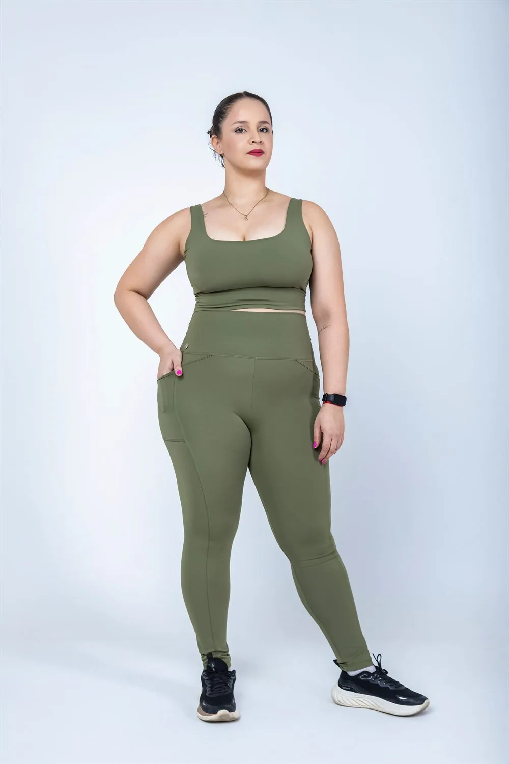 Legging Hoof verde militar em uso